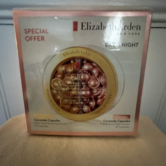 Elizabeth Arden Advanced Ceramide Capsules Set-Day & Night - Picture 2 of 12